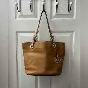 Michael Kors button tote 👜 purse